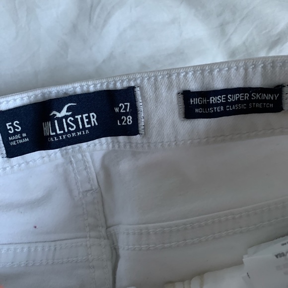 Hollister - Picture 3 of 4